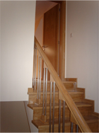 Escadas de interior forradas a madeira